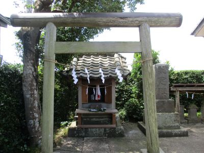 36(5)IMG_2608 榎の集会所の神社